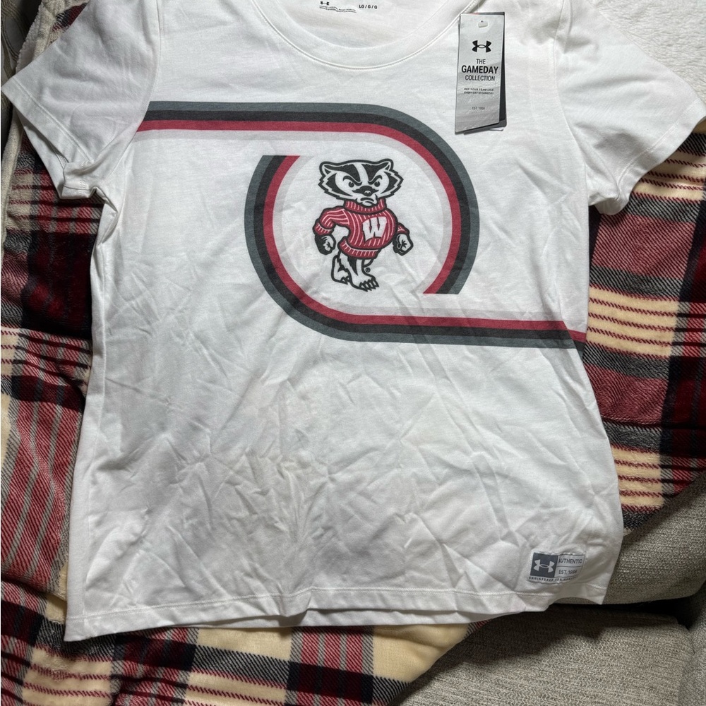 Under Armour Women’s White and Red Graphic Wisconsin Badgers Tee NWT Size Large!